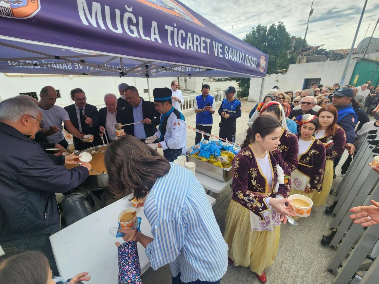 Muğla’da Tarhana Çorbası Almak İçin Kuyruk Oluşturdular 3